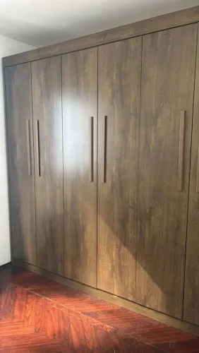 Guarda roupa marrom 6 portas