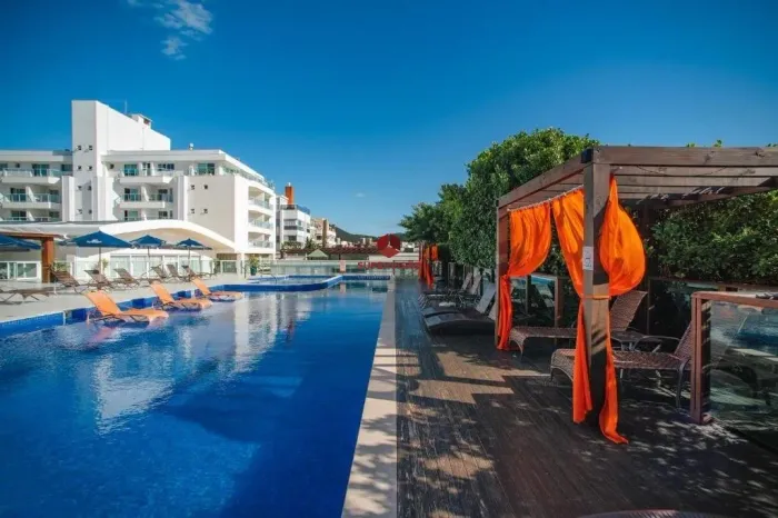 Apartamento à venda, pé na areia na Praia dos Ingleses - Florianópolis/SC