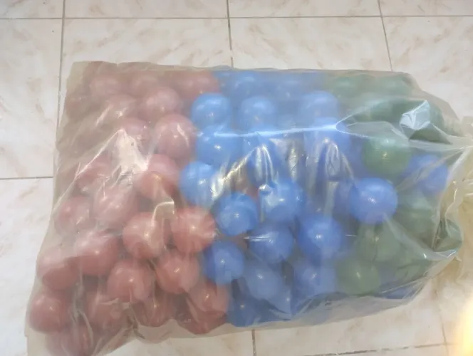 Bolinha pra piscina de bolinha.