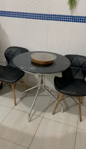 Mesa e cadeira