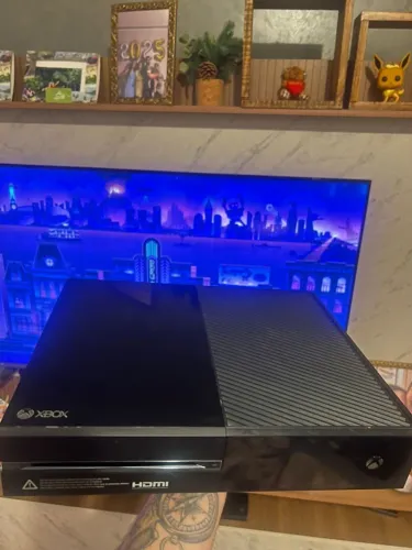 XBOX ONE FAT 500GB + KINECT + DE 10 JOGOS