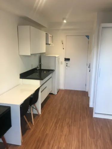 Studio mobiliado, piscina, academia, lavanderia 1 min metro luz - 2490 pacote