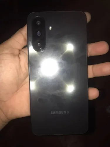 Samsung a17 256GB todo novo nenhuma marca de uso