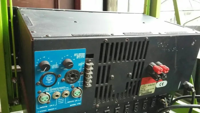Amplificador e sequenciador de lâmpada.