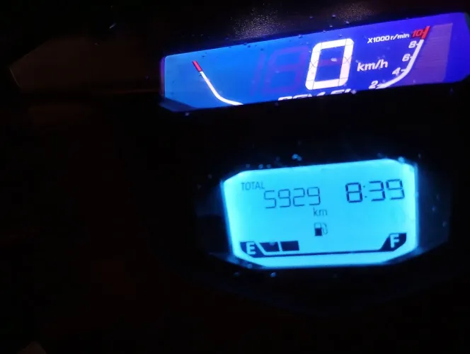 Moto em perfeito estado certinha uso da minha esposa trabalhar não se deu com o trânsito