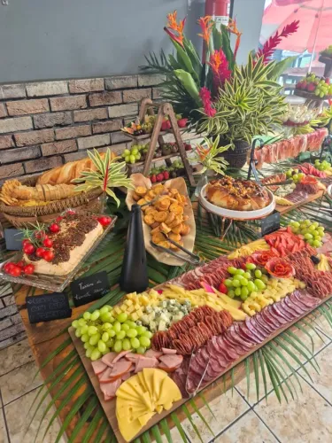 Mesa de frios - mesa de antepastos - mesa de aperitivos bh