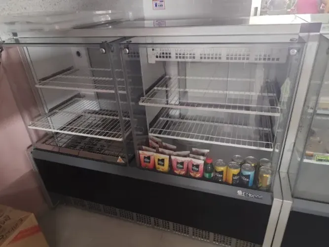 Vitrine Quente/Fria para Confeitaria 1,40m Linha Aurora GQEA-140 PF Preta Gelopar - Vidros