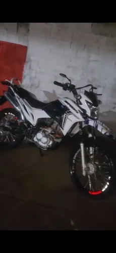 Moto broz 160 bem conservada ,único dono no ponto p transferir