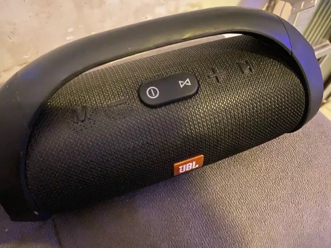 Caixa de som JBL funciona tudo - som potente