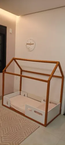 Cama montessoriana infantil