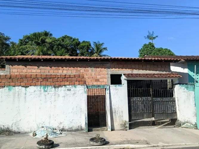 VENDA-SE CASA EM MARAPANIM