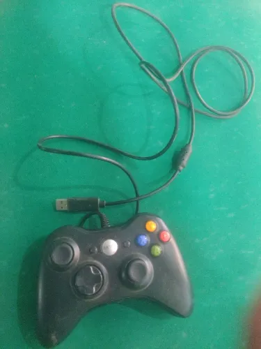 Controle de Xbox 360 USB pra Pc windows e Xbox 360 bom funcionando perfeitamente semi novo