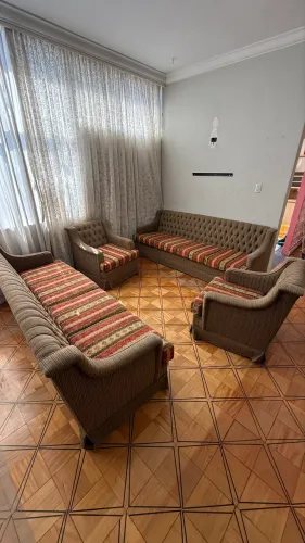Jogo de sofás com poltronas 