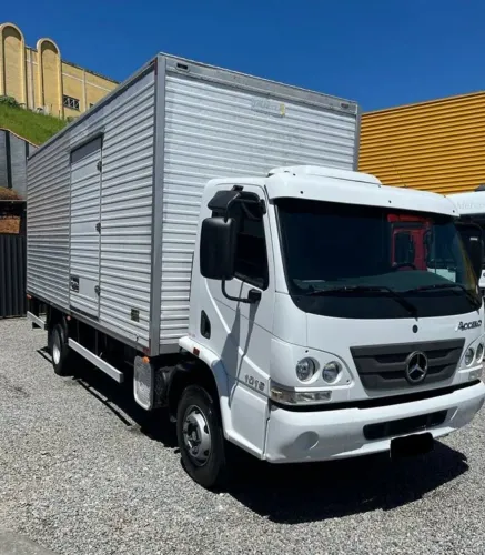 Mb Accelo 1016 4x2 - 2018 Baú