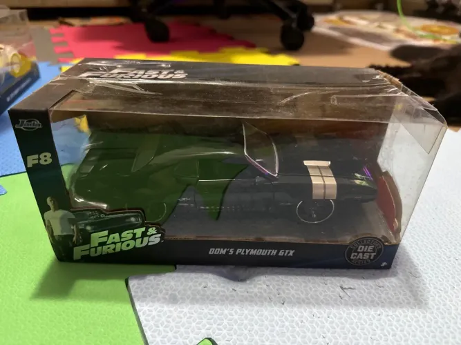 Miniatura Fast & Furious Dom's Plymouth GTX -escala 1/24