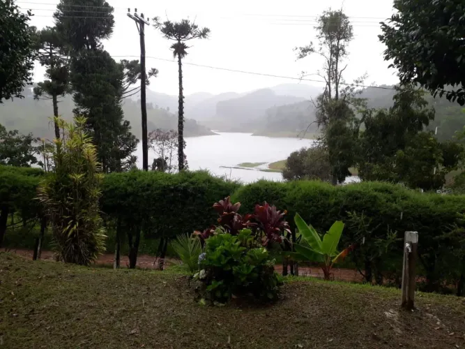 Chácara em Paraibuna/SP maravilhosa na beira da represa