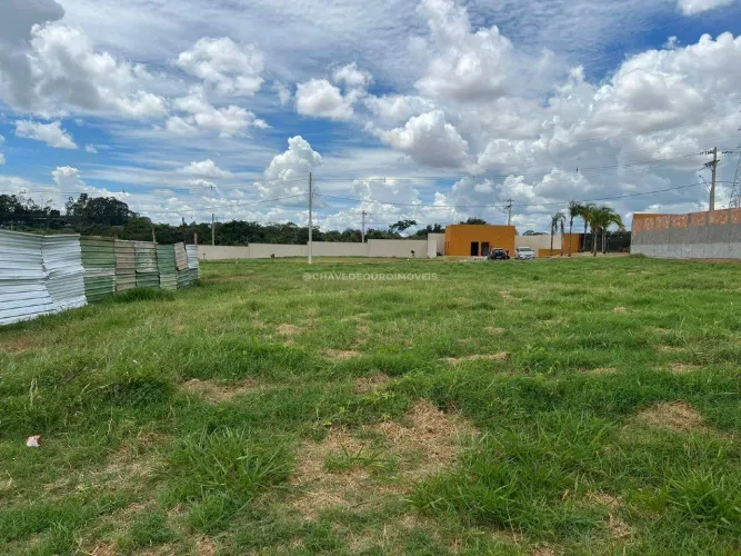 Terreno à venda no condomínio Ayat II, com uma área de 250 m², em Uberaba.
