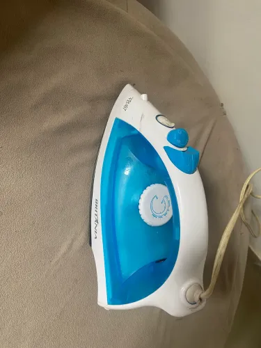 Ferro de passar roupa a vapor