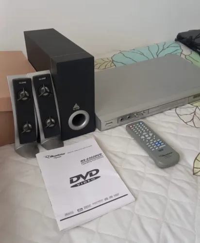 Aparelho DVD Roadstar Olimpic RS-2302 + caixa de som 