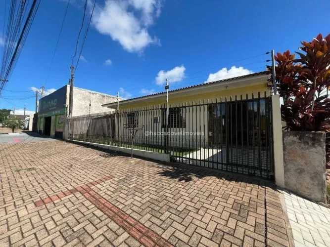 Casa com terreno de 715m² na rua Minas Gerais;