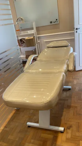Maca reclinável atendimento estética- pérola- ESTEK 