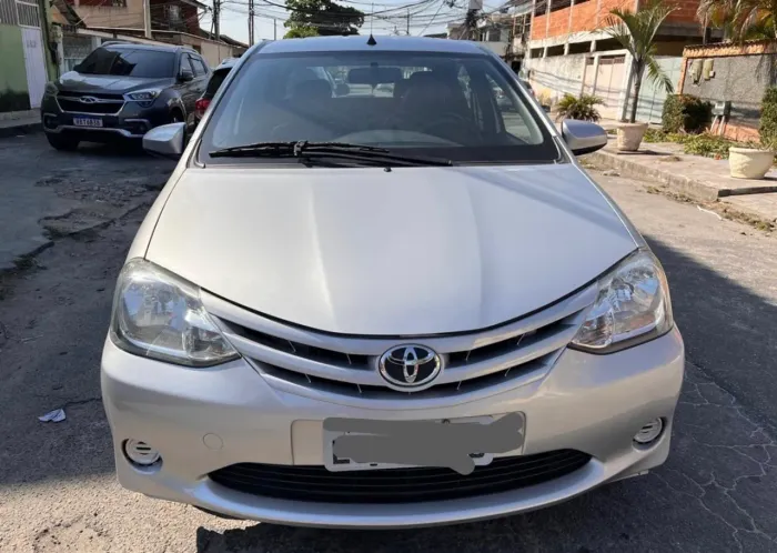 Alugo Toyota etios com GNV para motorista de aplicativo 