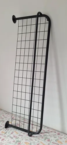 Arara de parede com prateleira