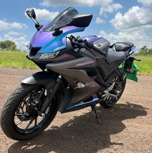 Yamaha R15 2025 Camaleão - Menos de 5.000 km - Revisões na concessionária
