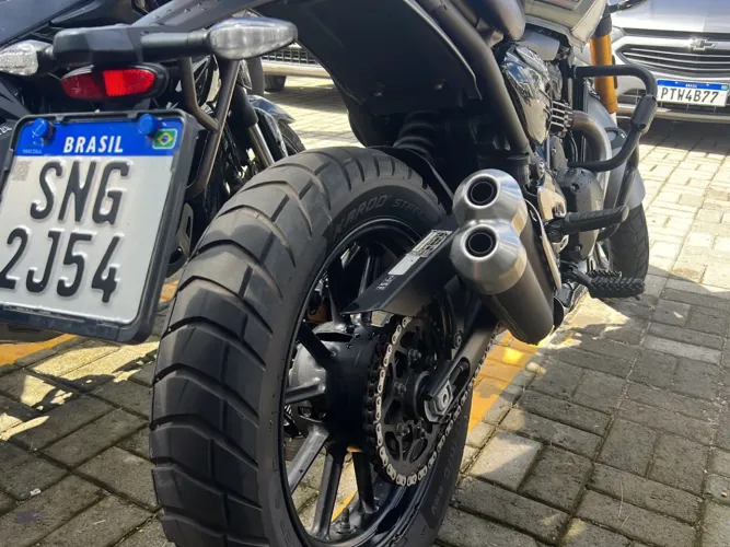 TRIUMPH SCRAMBLER 400 X