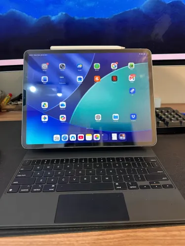 iPad Pro 12.9? M2 - 1Tb + Magic Keyboard + Apple Pencil + carregador e cabo original.