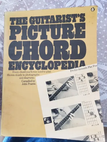 LIVRO The Guitarist's Picture Chord Encyclopedia, John Pearse