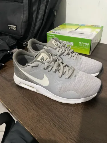 Tênis Nike Air Max Tavas
