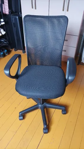 Cadeira de escritório ergonômica nova