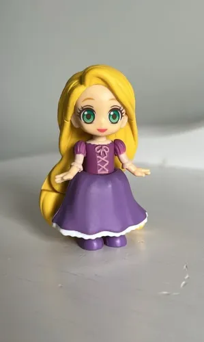 miniatura rapunzel bandai pricot poupee