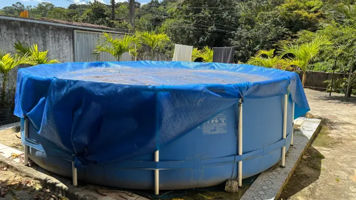 Vende-se essa piscina