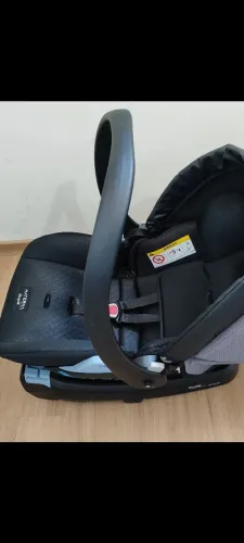 Cadeirinha de carro com bebe conforto 