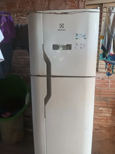 Vendo geladeira electrolux frost free 2 porta