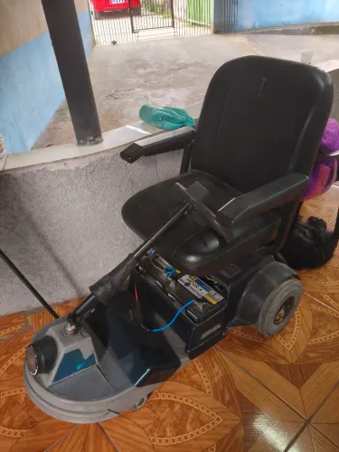 Cadeira motorizada para retirada de peças