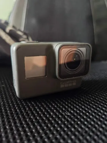 GoPro Hero 5 Black + 2 baterias, cartão 64 GB e acessórios