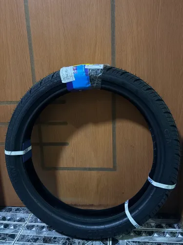 Vendo Pneu de moto