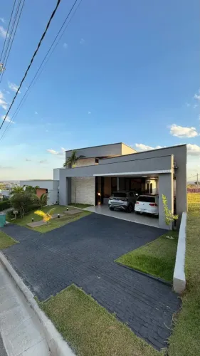 Imóvel para aluguel possui 195 metros quadrados com 4 quartos