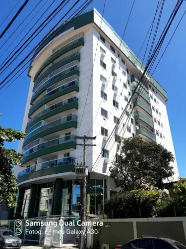 Apartamento na Imbetiba com 2 quartos com suíte para Locação local nobre.