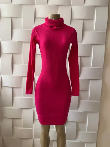 Vestido rosa canelado