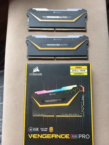 Memória Ram DDR4 Corsair Vengeance PRO RGB 16GB(2x8GB) - 3200Mhz