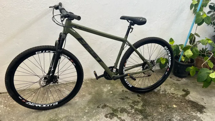 Bicicleta 8 meses de uso em perfeito estado
