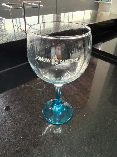 Taça de gin bombay vidro