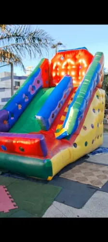 Tobogã inflável pronta pra usar e ganhar dinheiro