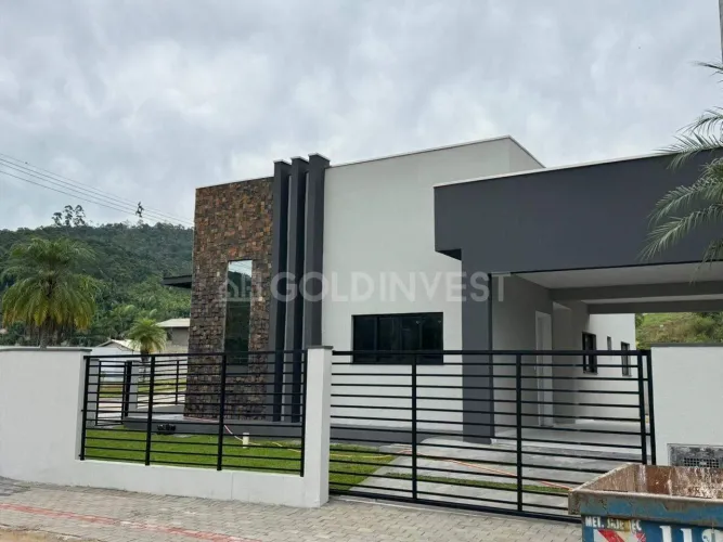 Casa com 3 quartos sendo 1 suíte com Closet á Venda no Bairro Bateas em Brusque