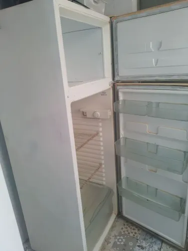 Geladeira usada,gelando muito.