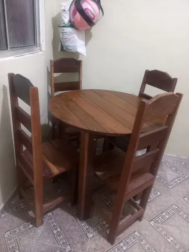 Mesa com cadeiras